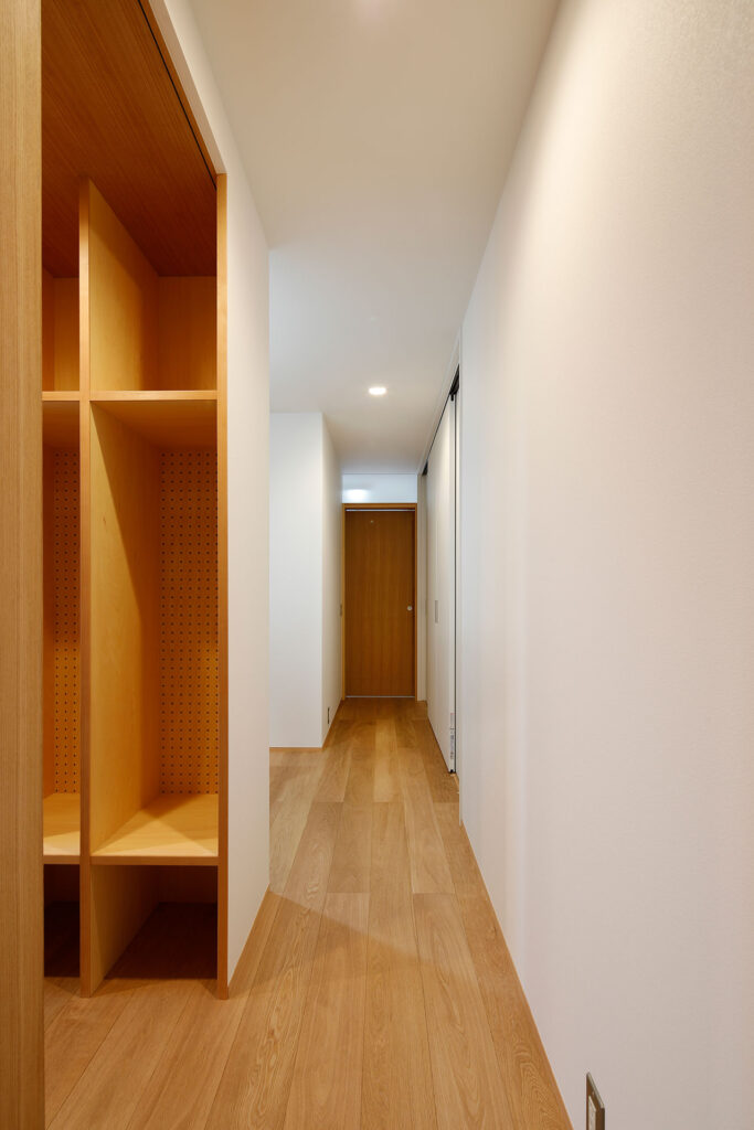 内観｜柔らかな日が差す家