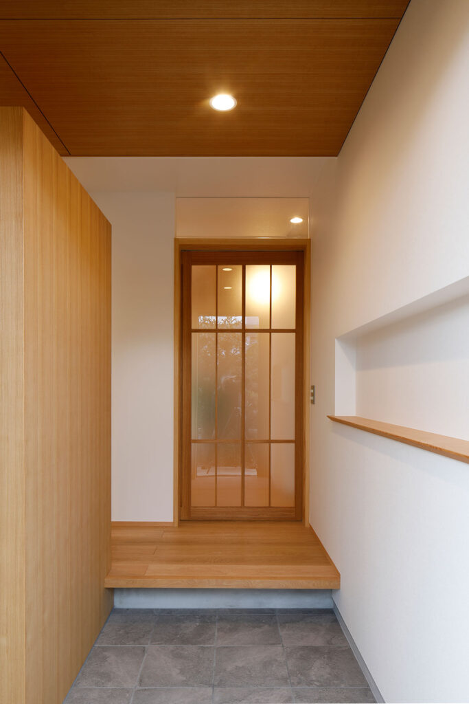 内観｜柔らかな日が差す家