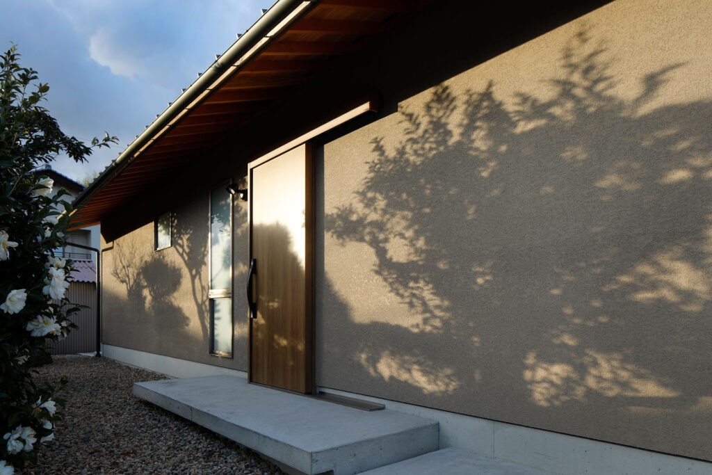 外観｜柔らかな日が差す家