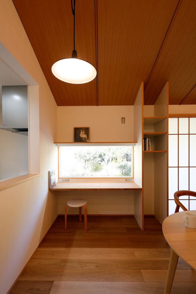 内観｜柔らかな日が差す家