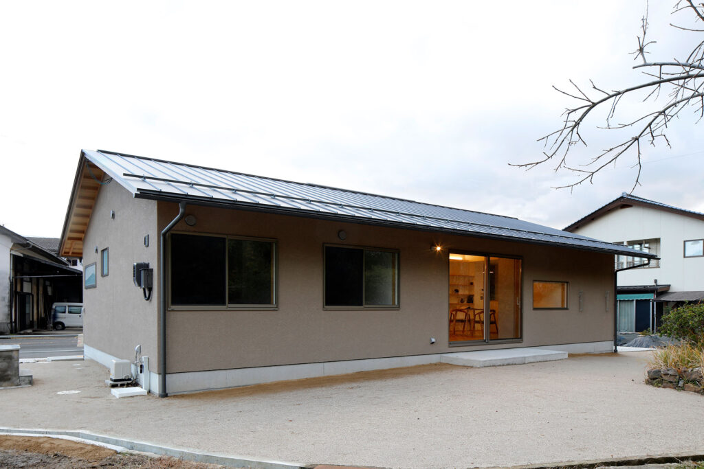 外観｜柔らかな日が差す家