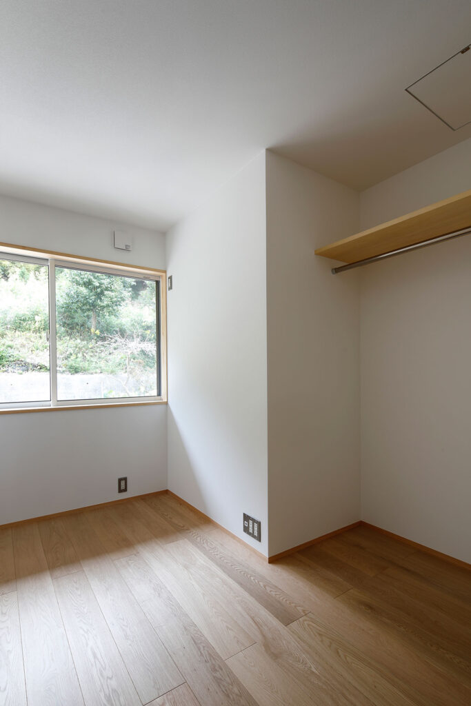 内観｜柔らかな日が差す家